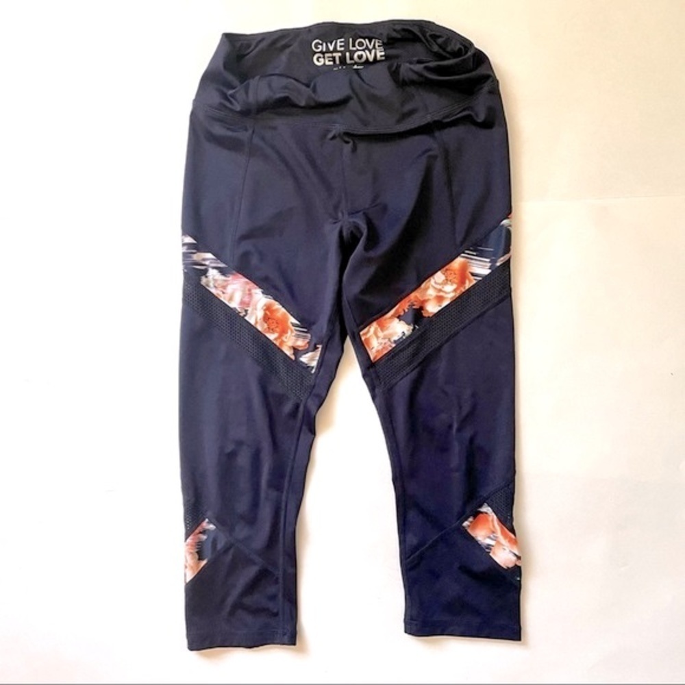 Betsey Johnson Navy Blue Floral Athletic Legging Capris Capri Medium